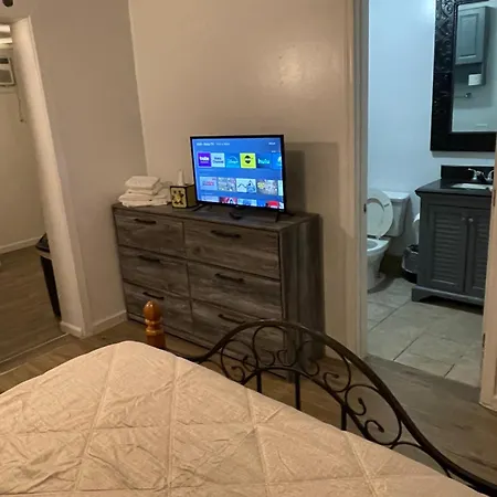 Taylor 1 Bedroom Suite Full Kitchen Private Gated Yard Arts Roosevelt Row Convention Center Stadiums Asu Airport Downtown Phoenix