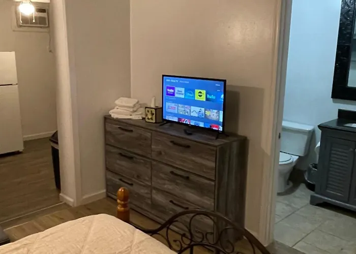 Taylor 1 Bedroom Full Kitchen Private Gated Yard Arts Roosevelt Row Convention Center Stadiums Asu Airport Downtown Guest house 3*